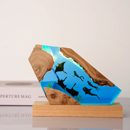 Resin Ocean World Lamp β Handcrafted Underwater Scene Night Light with USB Power & Diver/Shipwreck Designs