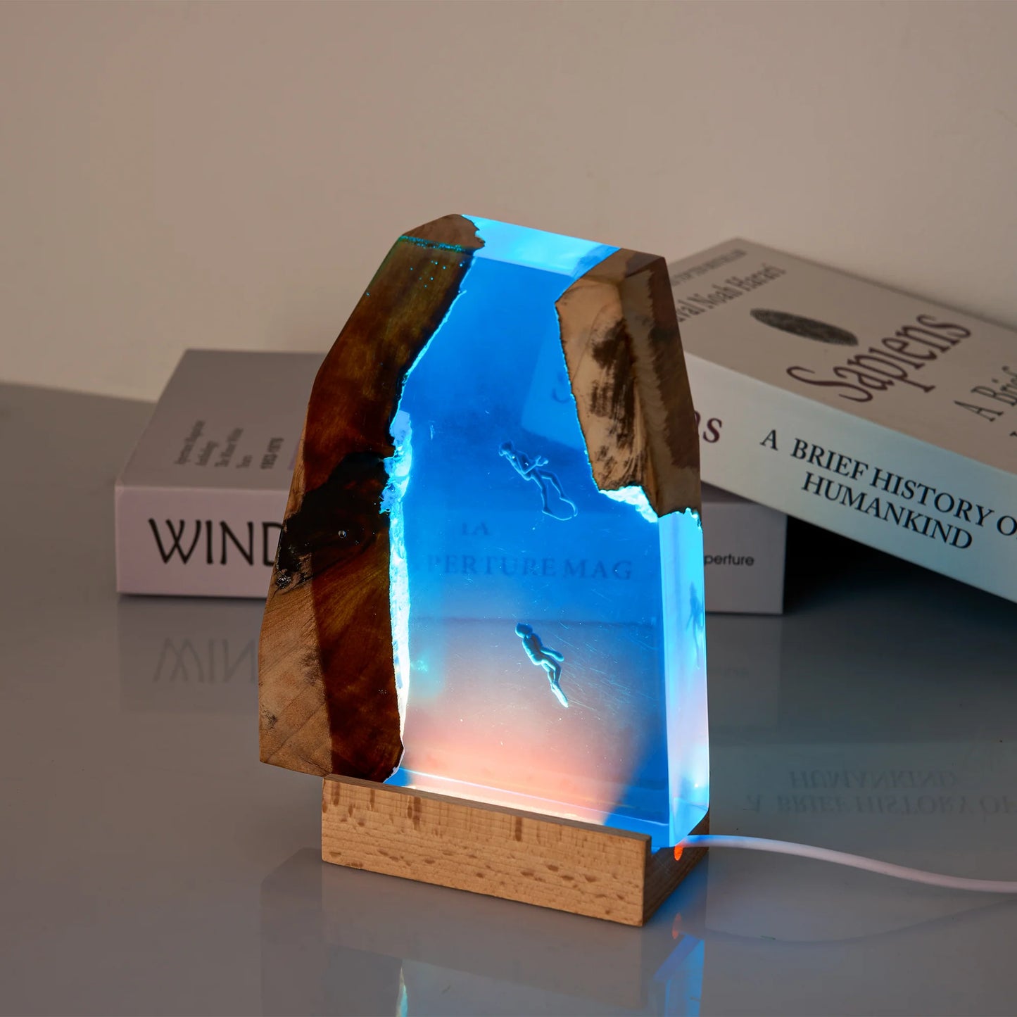 Resin Ocean World Lamp – Handcrafted Underwater Scene Night Light with USB Power & Diver/Shipwreck Designs